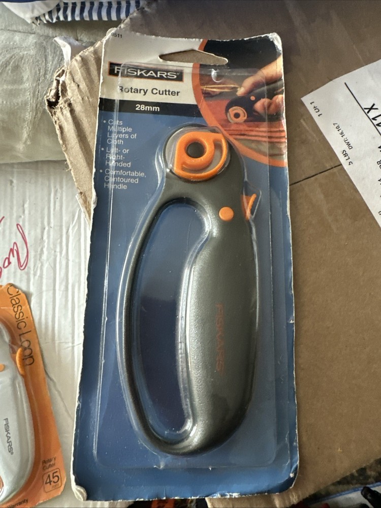 Fiskars 45mm Rotary Cutter & Handle EUC 2003
