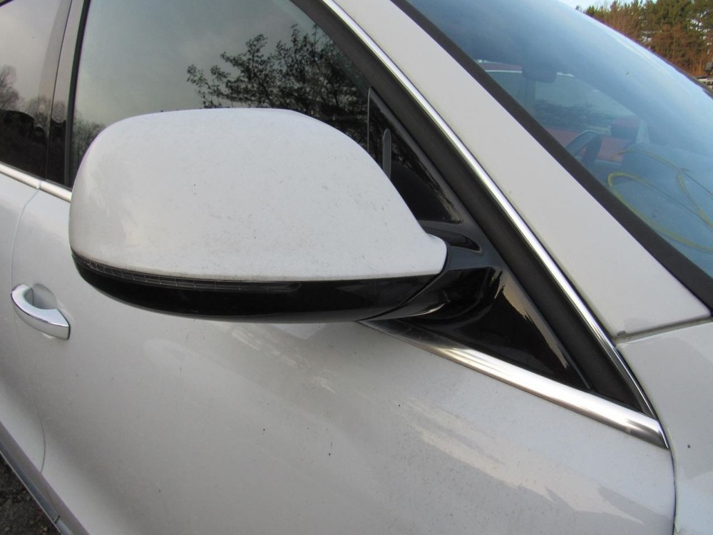 Q5 2017 Glove Box 1102002