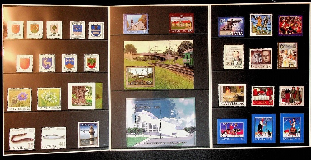 LATVIA - 2005 YR SET - INCLUDES 6 BOOKLETS