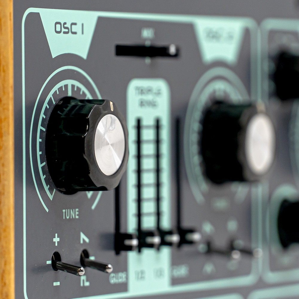 Dreadbox Erebus V3 Analog Synthesizer – Duophonic Power in a Compact Format