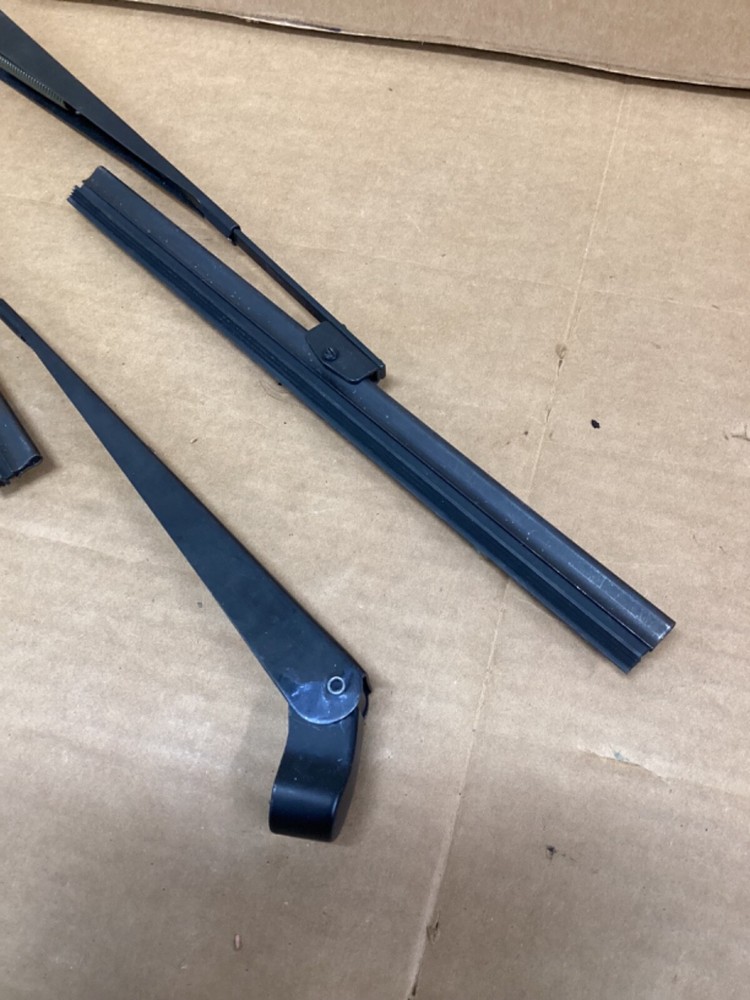 HMMWV windshield wiper arm assmy. 2-each