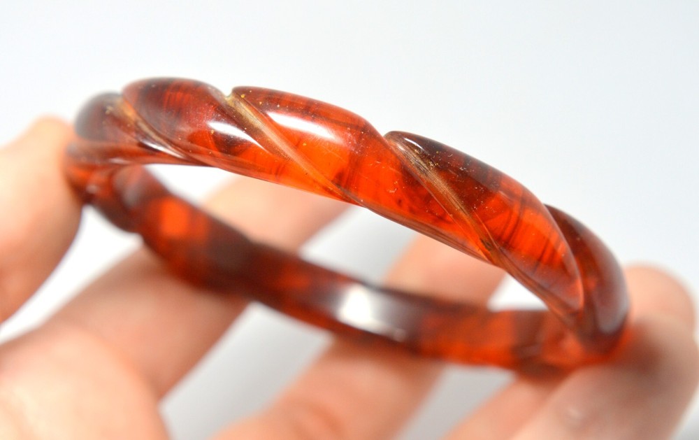 VINTAGE ORANGE BAKELITE ROUND BANGLE BRACELET