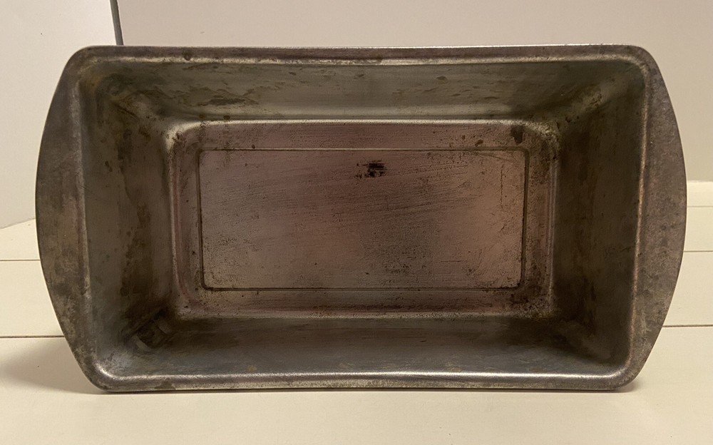 Vintage Rectangle Pan with Plastic Break Resistant Lid