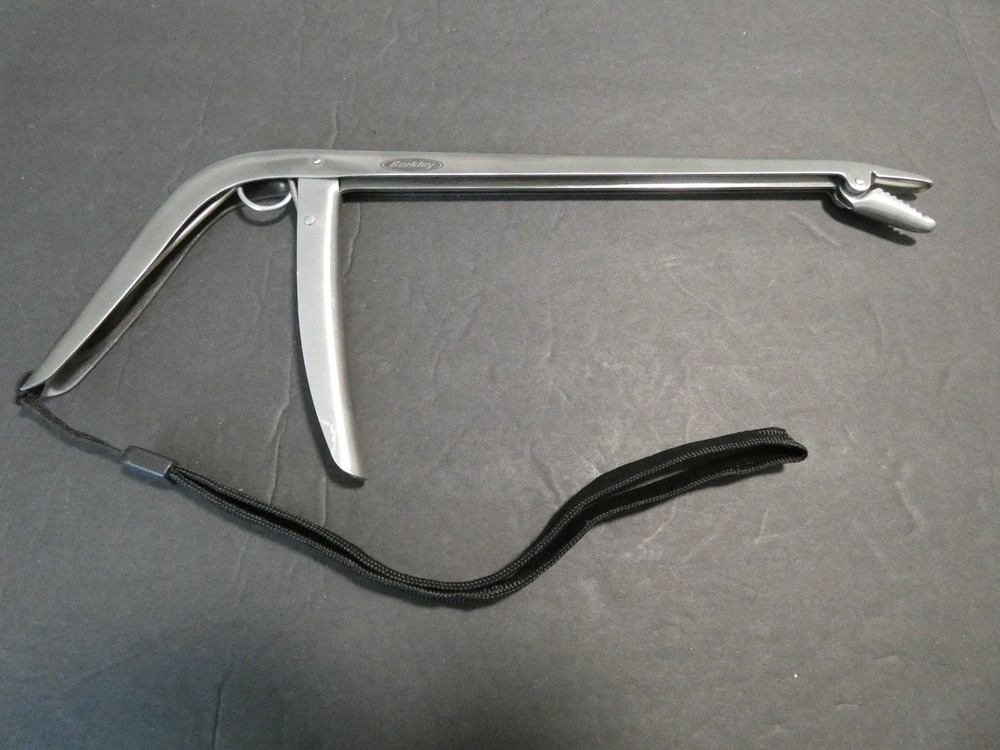 BERKLEY FISH HOOK PULLER