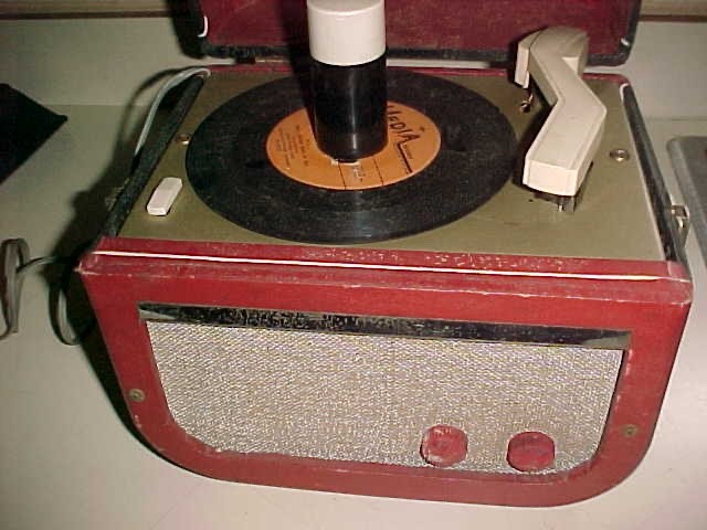 1957 DECCA DP-910 ART DECO - MODERNE PHONOGRAPH - BAKELITE KNOBS and HANDLE
