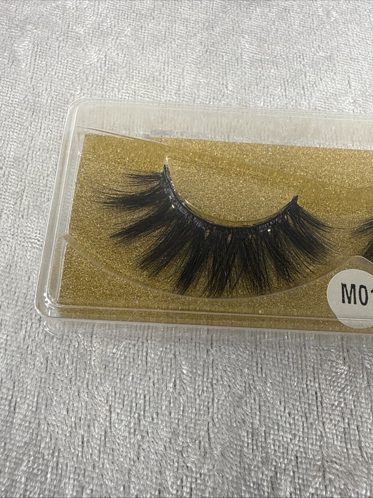 false eyelashes #M01
