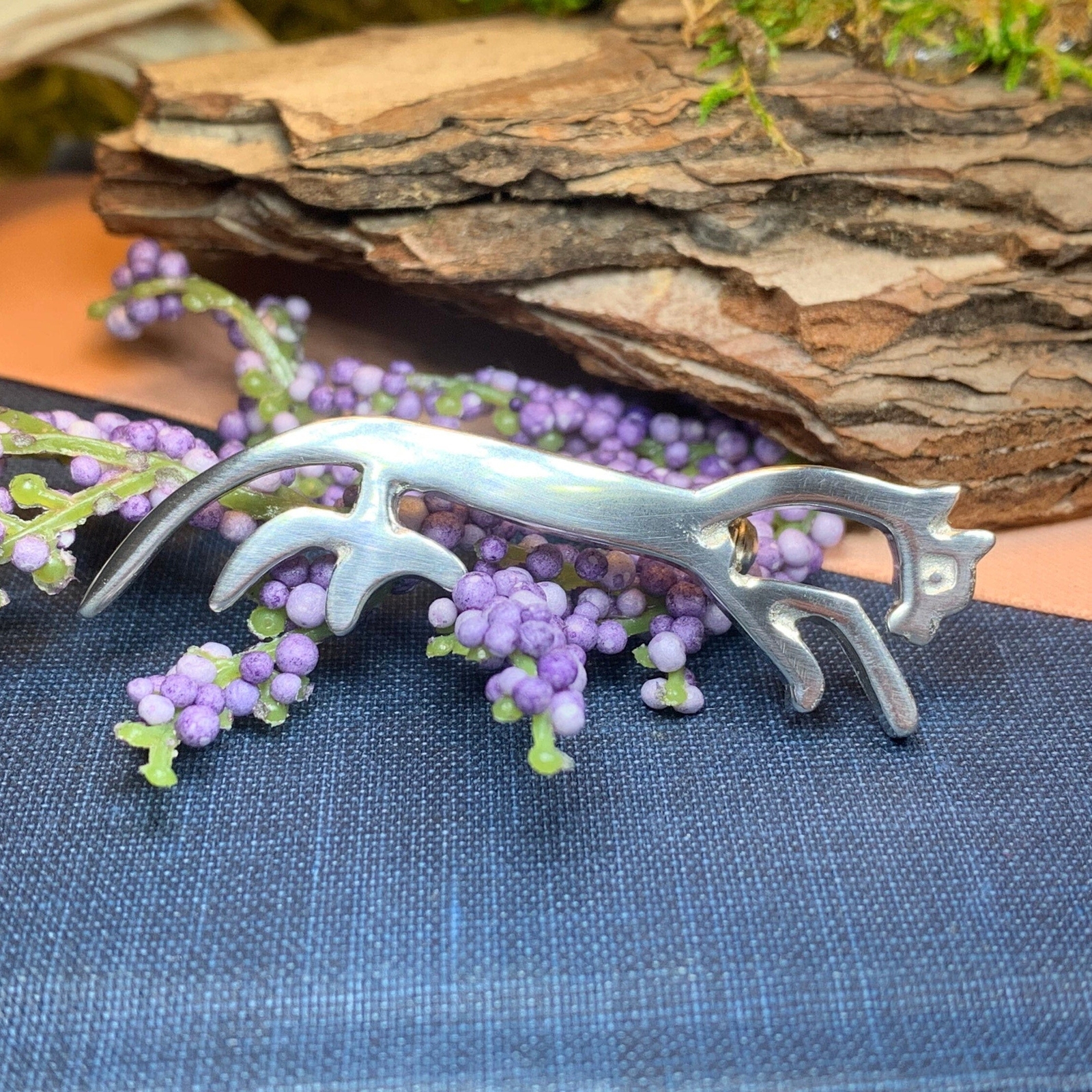 NEW PEWTER Celtic Uffington White Horse Brooch Pagan Horse Goddess Epona Pin