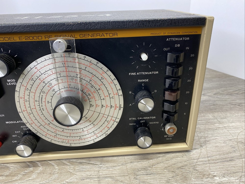 B & K Precision Solid State Model E 200D RF Signal Generator E-200D *Powers On*