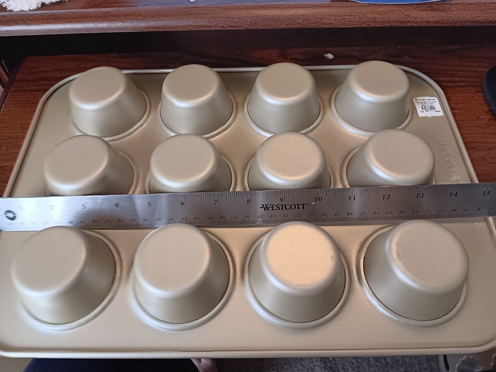 Wm Sonoma Nordic Ware Gold Cupcake pan