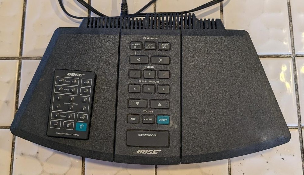 Bose Wave Radio Model AWR1-1W with Remote