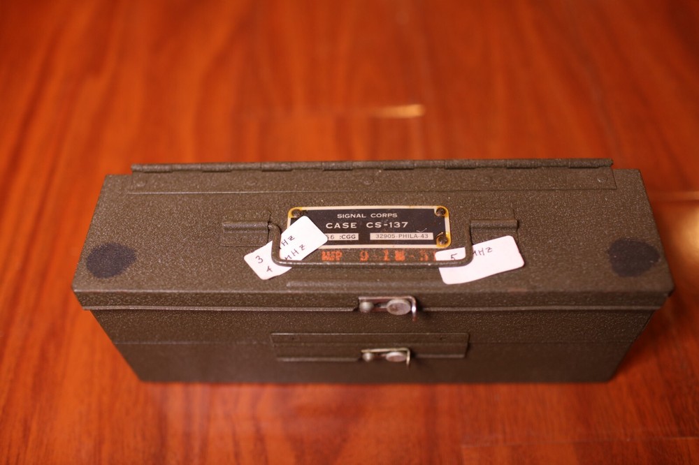 Signal Corps CS-137 Case w/ Frequency Quartz Crystals