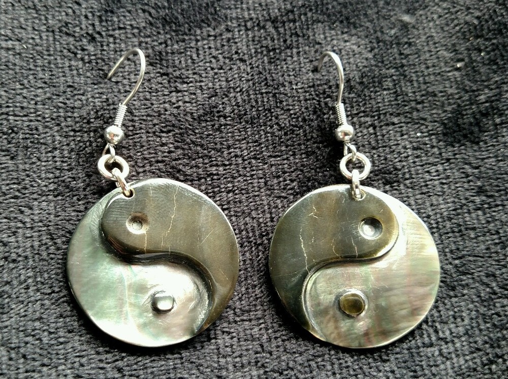 Yin and Yang Blacklip Shell Earring