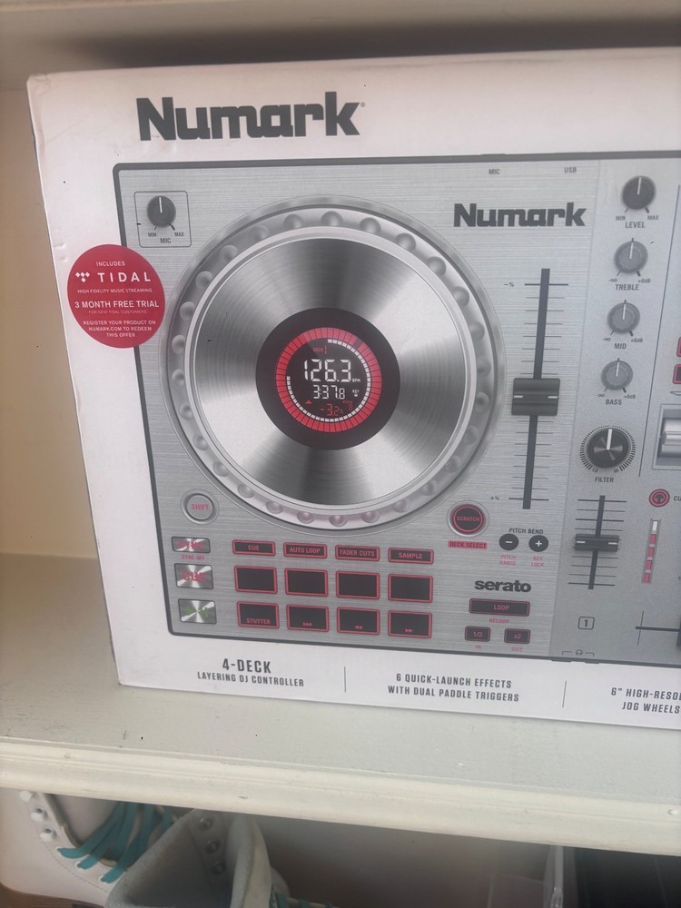 Numark ‎Mixtrack Platinum FX DJ Controller - Black