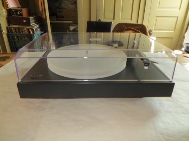 Pro-Ject X2B Turntable, Original Box, Very Clean