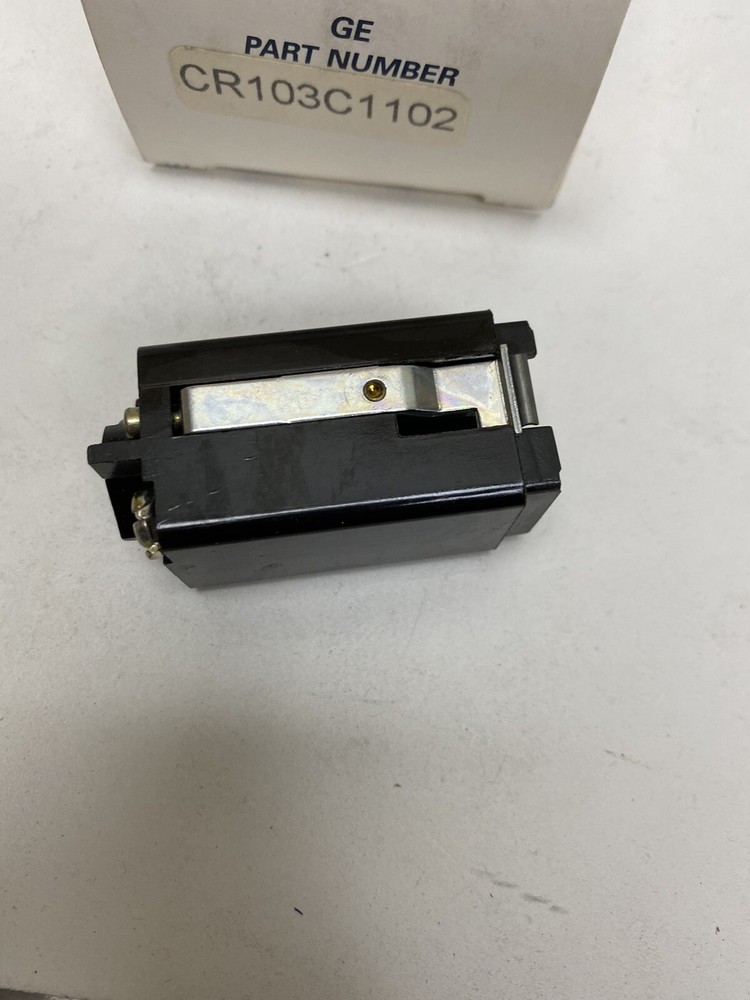 New General Electric CR103C1102 Square Indicator Light 125V Max
