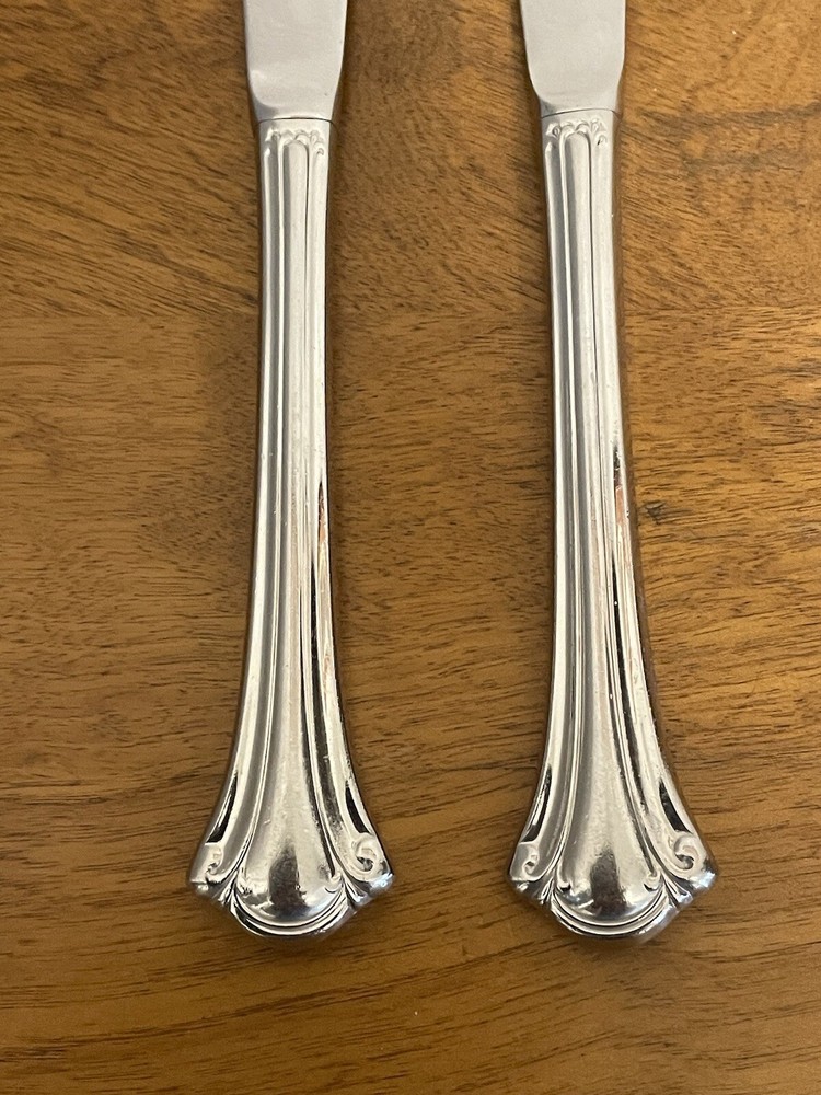 2 Wallace RESPLENDENCE 18/10 Stainless Modern Solid Dinner Knives 9 1/2"