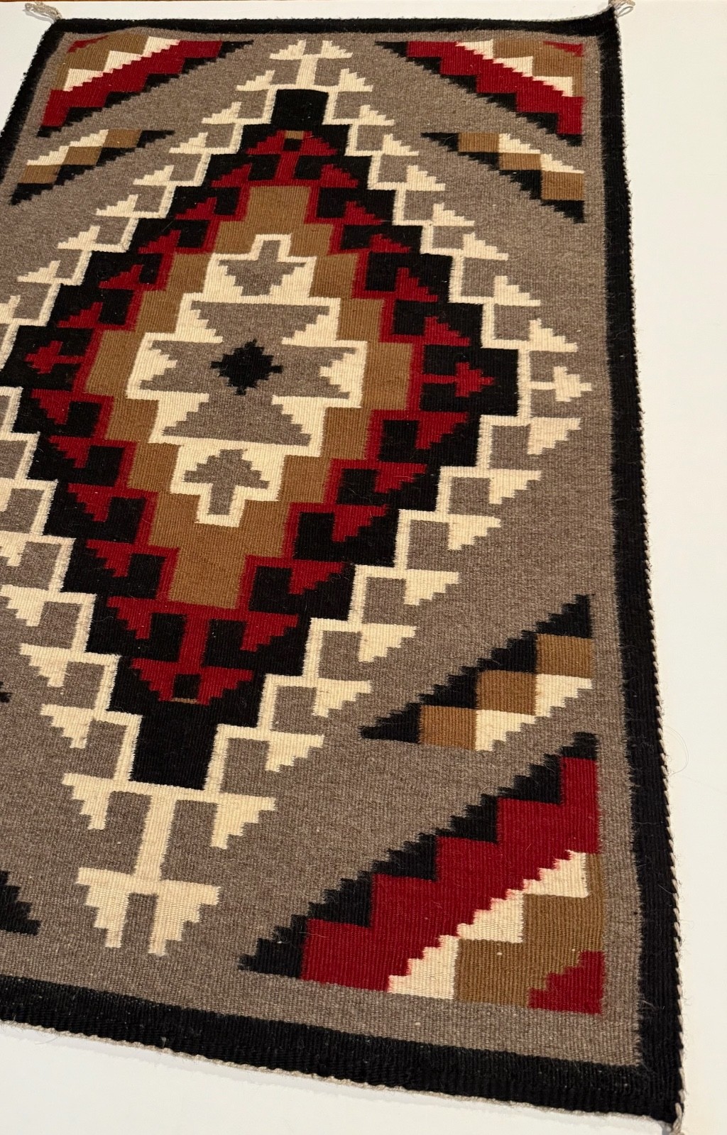 OUTSTANDING NAVAJO GANADO RUG / TAPESTRY,2-TONE(OLIVE-TAN) BACKGROUND, MINT, NR!