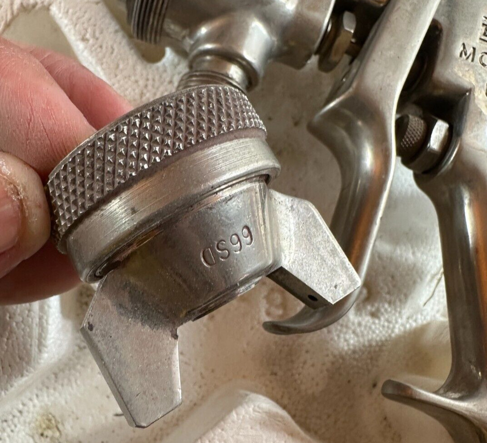 Binks Model 69 Auto Body Spray Gun with 66SD Tip