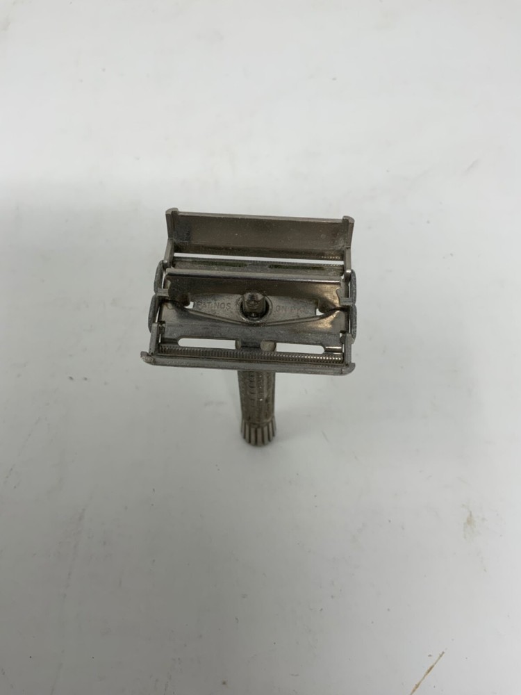 Vintage Schick Safety Razor Pre-Owned Working Free Ship