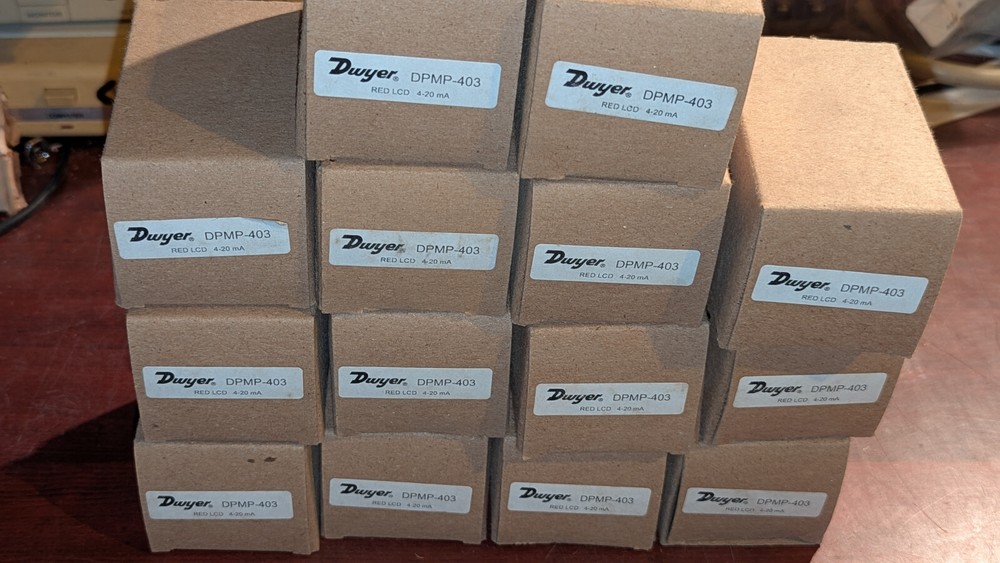 (1) Dwyer Red Digital LCD Panel Meter DPMP-403 NIB