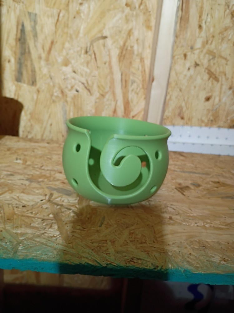 Yarn Bowl / Green Plastic