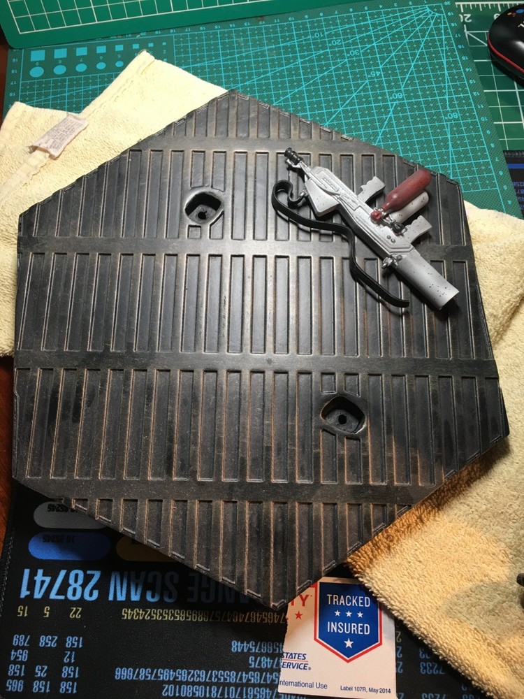 Eaglemoss Aliens "Mega Special Issue 8 - Alien Vent Attack Xenomorph" with box