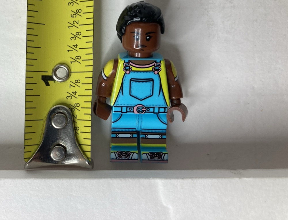 Minifigure a buidable- Eric Sinclair- scale 1:48 multicolor