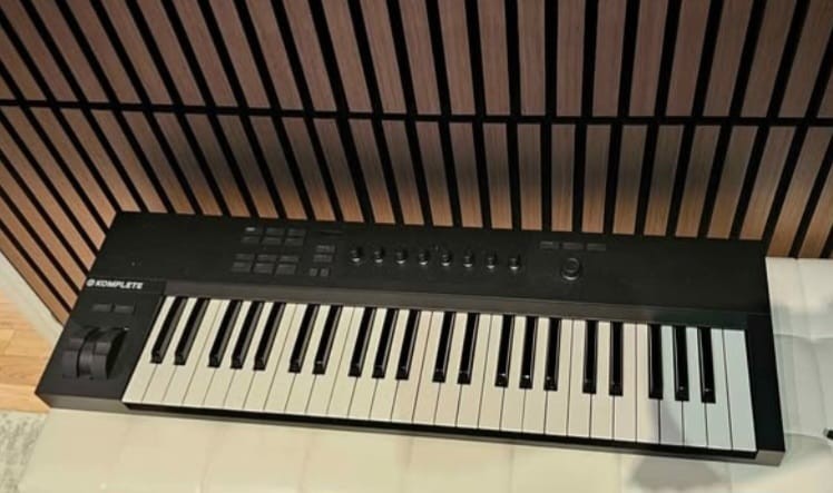 Native Instruments Komplete Kontrol A49 (No Box)