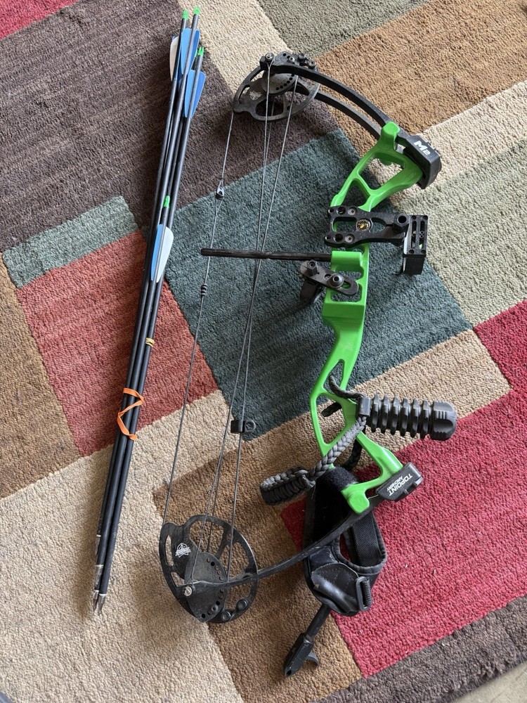 Topoint M2 Compound Bow w/ Scope, Quick Trigger & Multi-sized Arrows. Adjustable