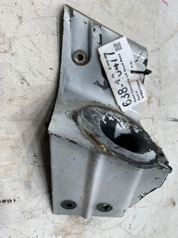 2016 Freightliner Cascadia Hood Rest (638-10477)
