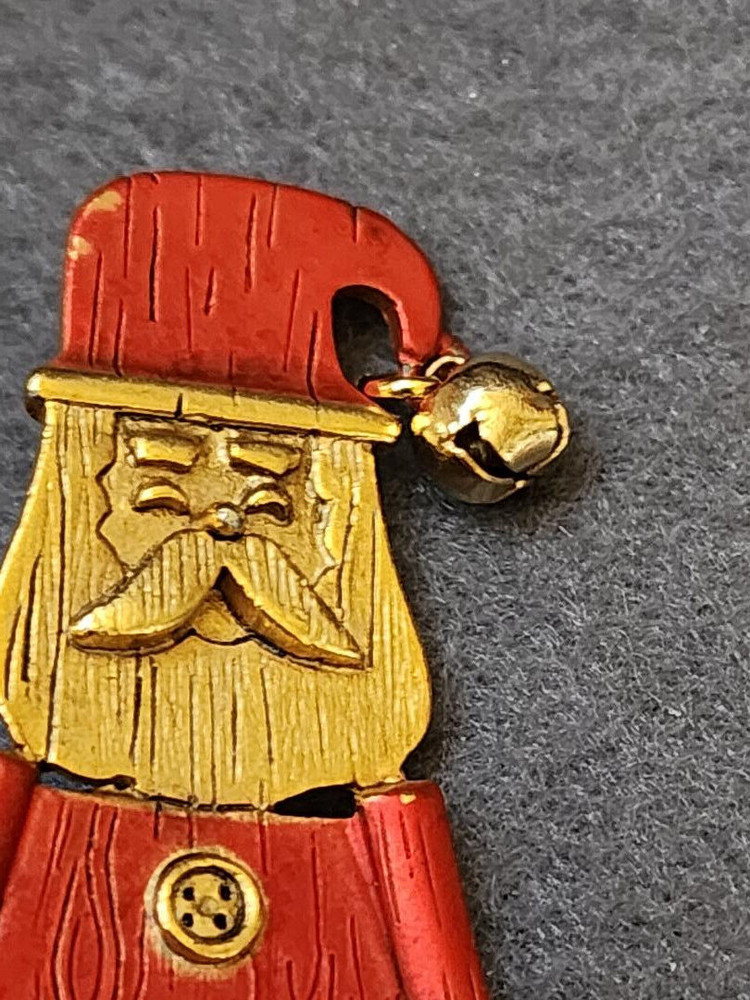 DANECRAFT SANTA WITH BELL PIN