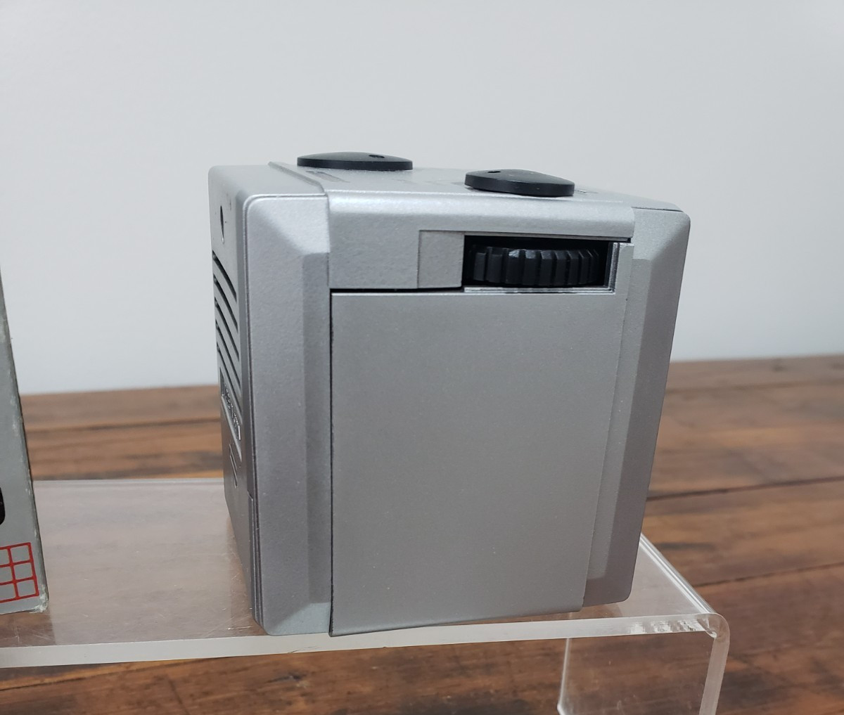 Vintage Americana Brand Battery Powered AM Cube Radio in Box, Works