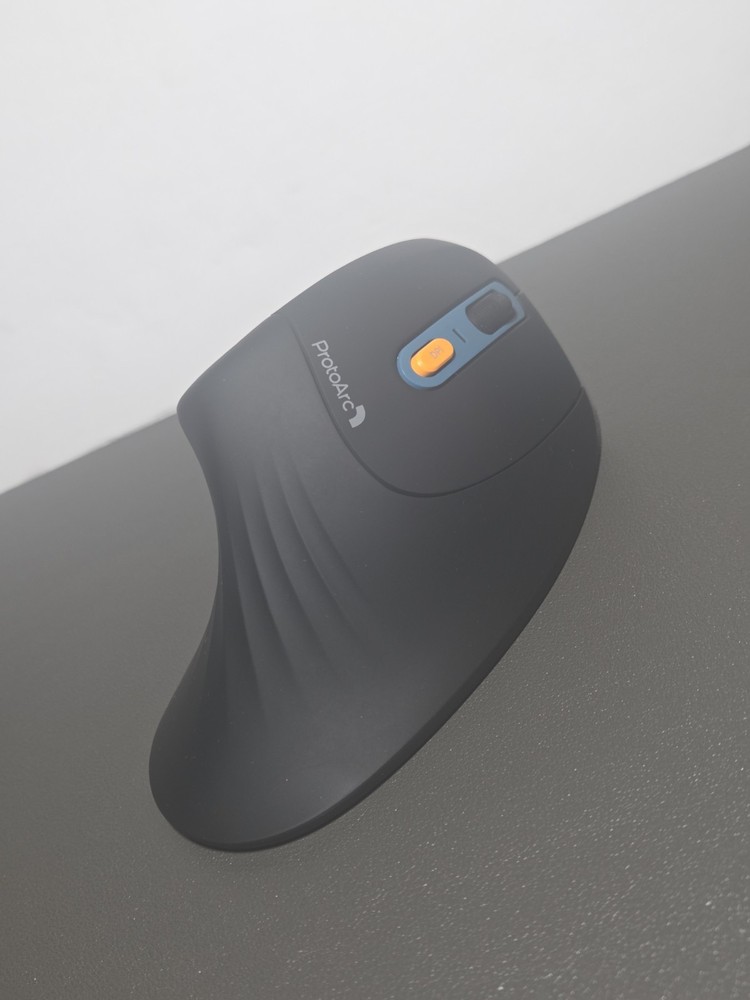 ProtoArc EM11 NL Ergonomic Vertical Mouse Wireless Bluetooth USB-C Rechargeable