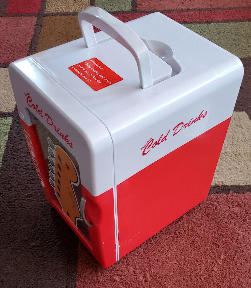 Fender AC/DC Portable Mini Fridge 6 cans (4 Liter)