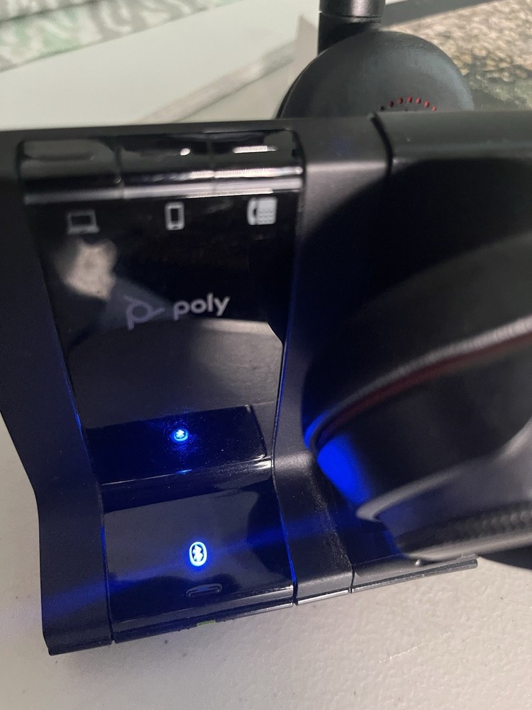Plantronics Poly Wireless Headset and Base W8200B With Cords
