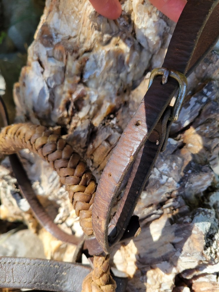 ANTUQUE RAWHIDE BOSAL KEATHER HALTER