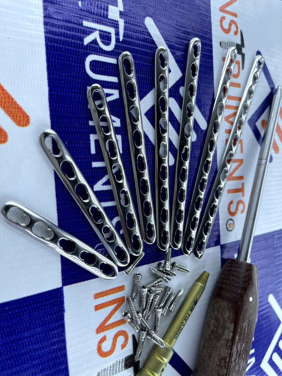 3.5mm Reconstruction Locking 5 to 10 Holes plates with LCP screws-122 Pc SS 316L