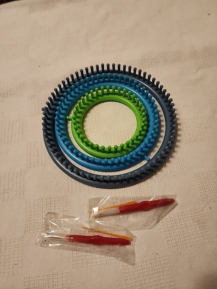 BAYE NITTING LOOMS AND TOOLS