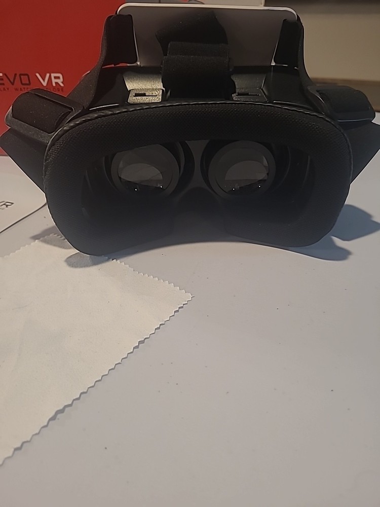 EVO VR Virtual Reality Headset for Smartphones Compatible Android and Apple!