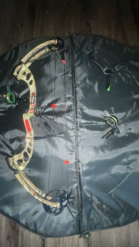 PSE Stinger x 70lbs. Compound Bow Camo With Case