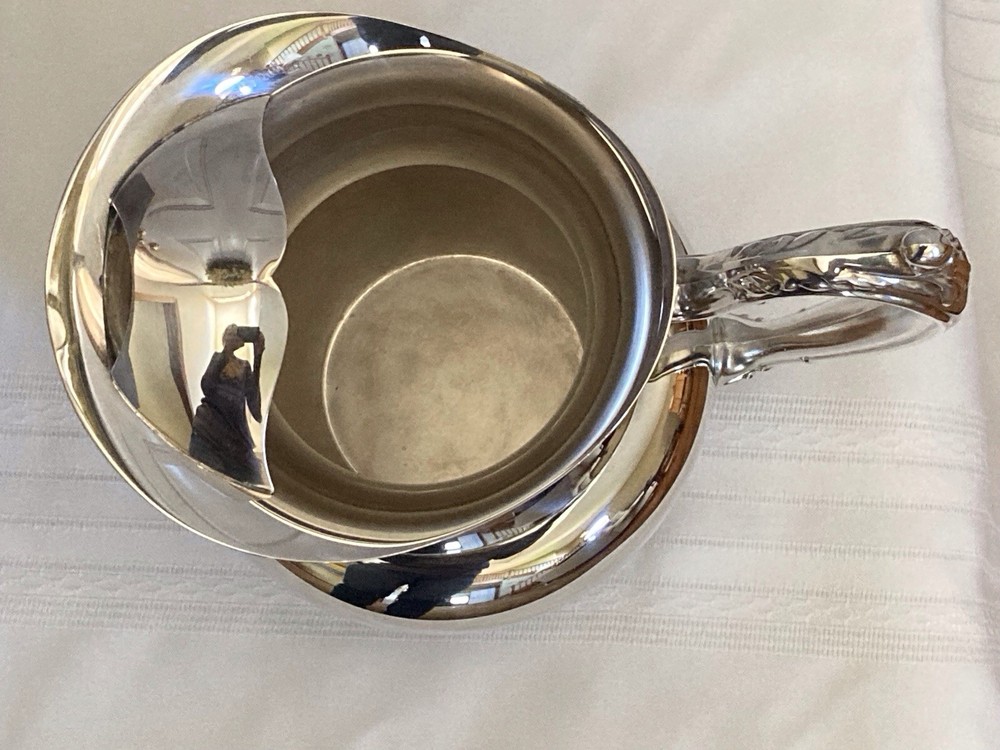 Oneida Georgian Scroll Beverage Pitcher 2 Quart