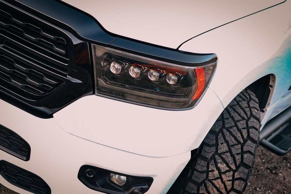 NOVA-SERIES PROJECTOR HEADLIGHTS