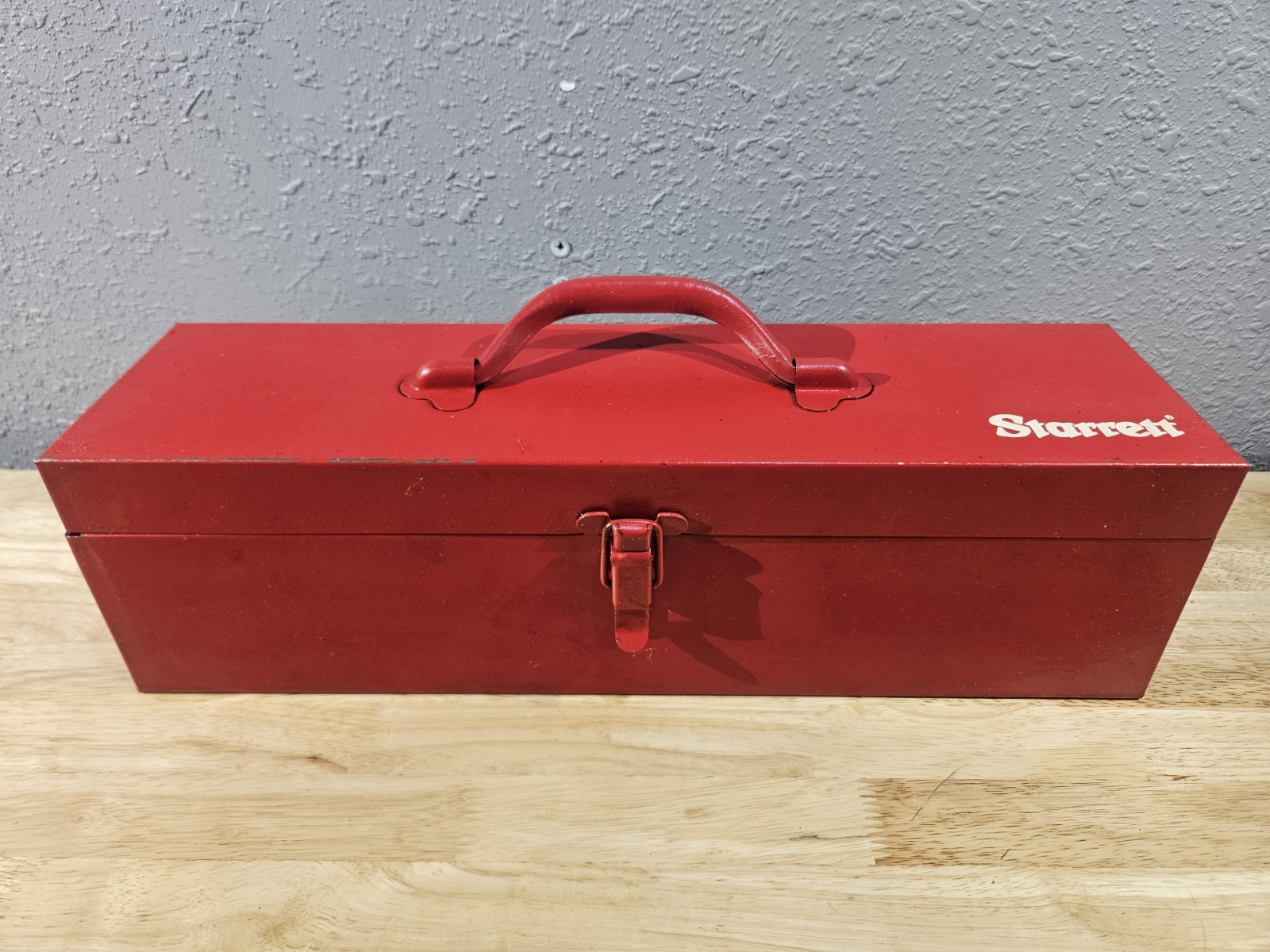 Starrett No. 659 HEAVY DUTY magnetic base with No. 25-131 dial indicator