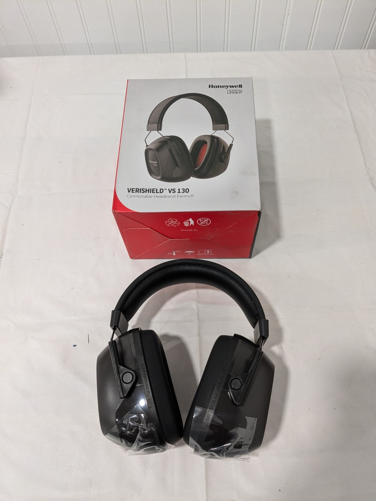 Honeywell VeriShield 100 Series Passive Earmuffs VS130, 30 NRR, Black 1035108-VS