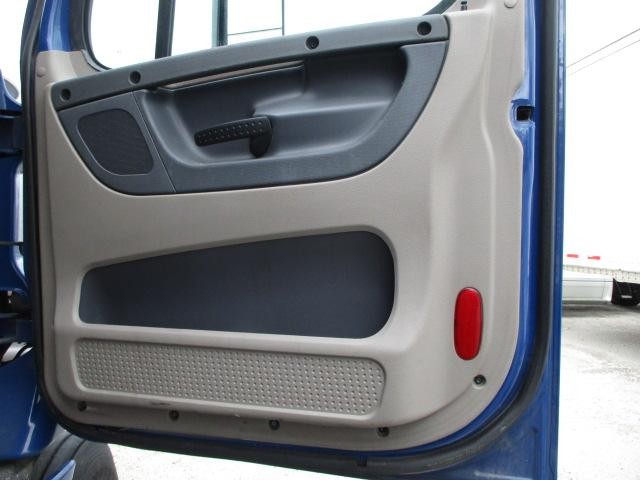 For 2012 FREIGHTLINER CASCADIA 113 DOOR ASSEMBLY Right , FL