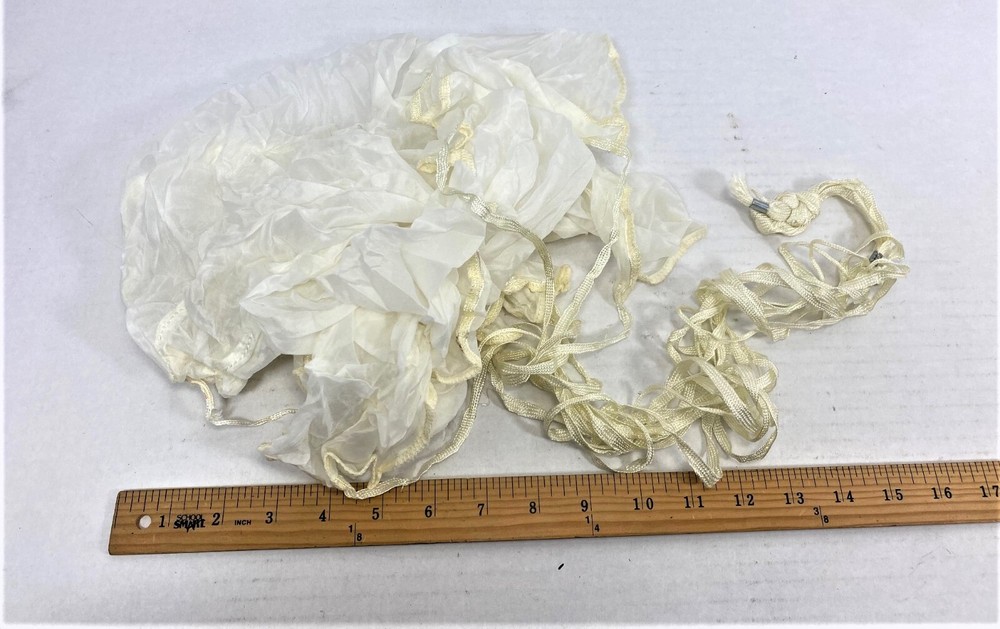 Large 33'' Chaff Parachute, Single (1)