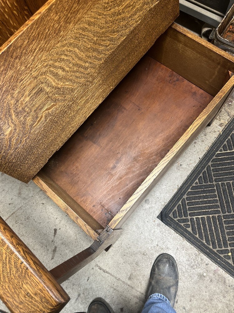 Oak Hall Seat