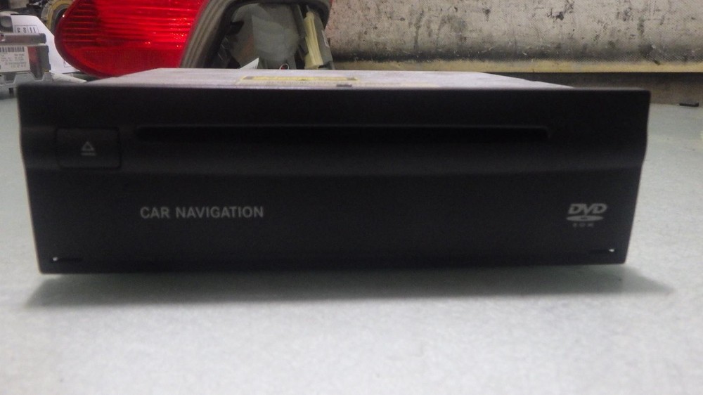 05 MERCEDES E320 Info Screen 2208206085