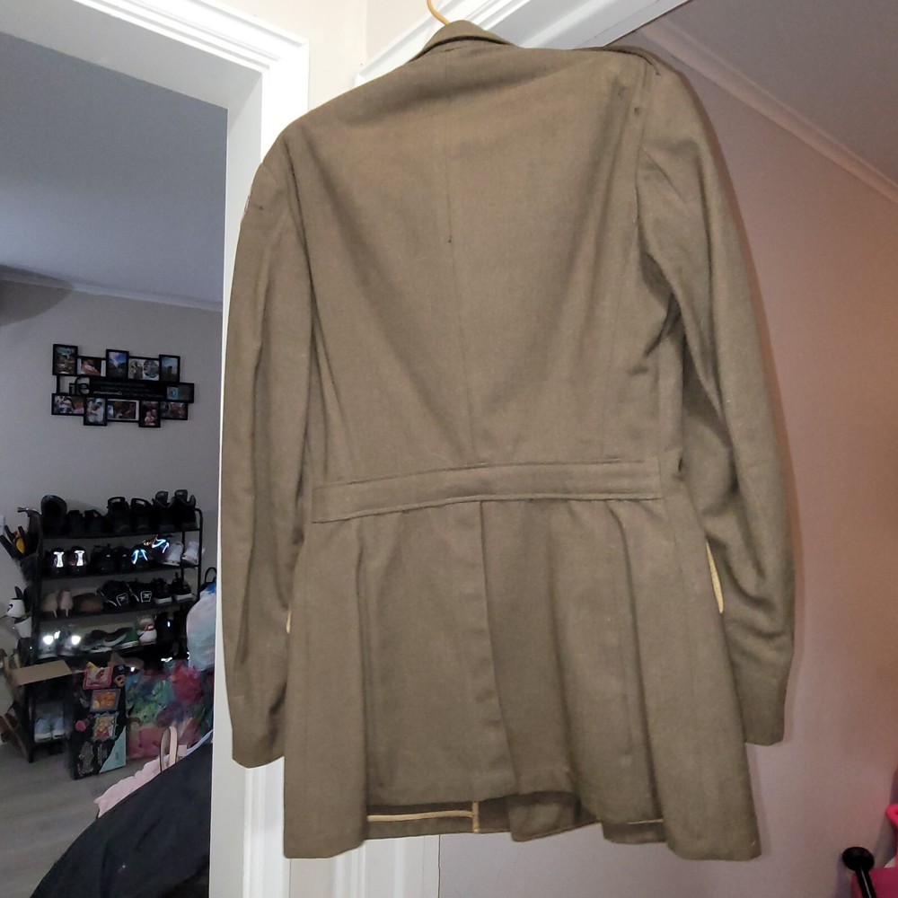 VINTAGE WW2 US ARMY JACKET 37L