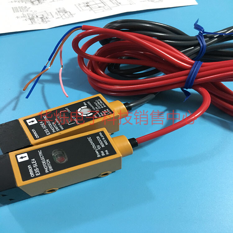 1pcs Photoelectric Switch E3S-5E4 E3S-5DE4+E3S-5LE4